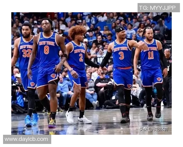 唐斯带伤复出激励全队 尼克斯核心坚守赛场展铁血意志